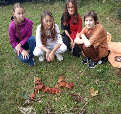 Náhledová fotka k článku: SPOJENÍ UMĚNÍ A PŘÍRODY /land – art/ VE VÝTVARNÉM SEMINÁŘI